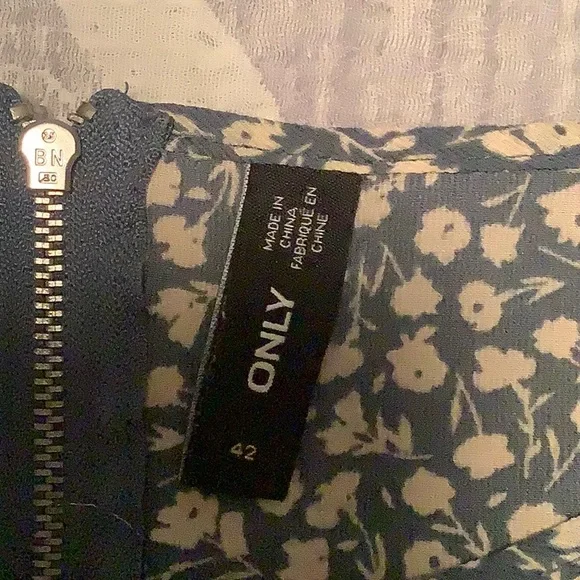 Floral Print Women's Top - Picture 4 of 4